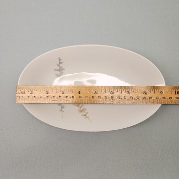 9.25" x 5.5" Hutschenreuther Relish Plate - Pattern 8895 - Gold & Silver Sprigs - Picture 5 of 5